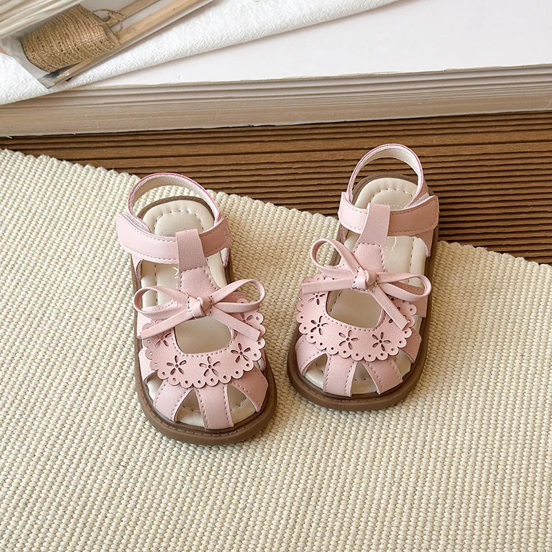 2026 Baby girl sandals, summer soft-soled princess shoes for girls, breathable perforated toe shoes, and baby walking shoes