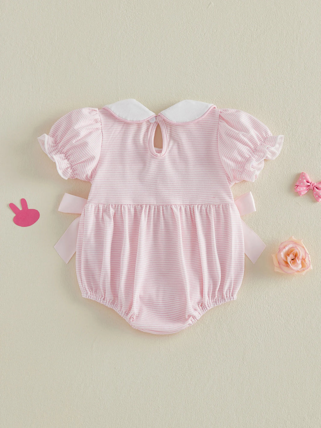 Mädchen Baby Oster-Outfit Strampler mit Hasen-Stickerei, Bubikragen und kurzen Puffärmeln, niedliche Osterkleidung
