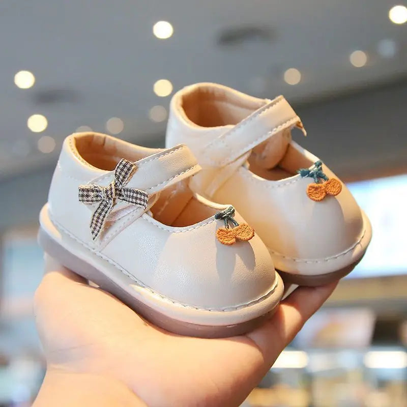 Baby Walking Shoes Round Toes Sweet Bows Girls Casual Shoes Versatile Cute 2025 New Fashion Kids Flat Shoes Soft Bottom Trendy