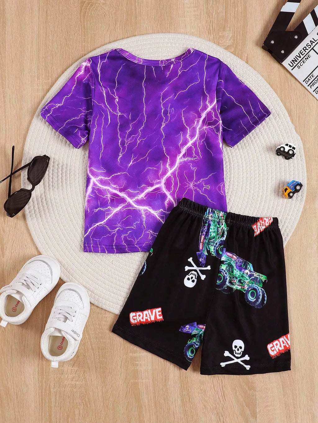 Jungen Sommerkleidung - kurzärmliges Oberteil und Shorts mit Cartoon-Autodruck, stylisch, lässig, bequem