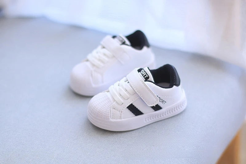 2026 autumn and winter new baby casual sports shoes for boys and girls outdoor breathable non slip comfortable walking shoes