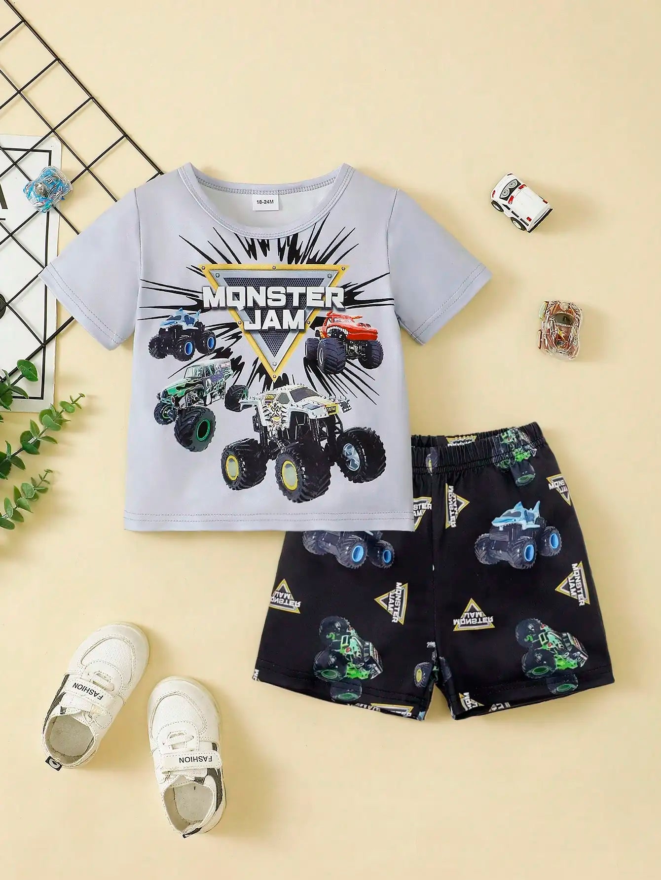 Boys Summer clothing - cartoon car print short sleeve top and shorts, stylish, casual, comfortable
