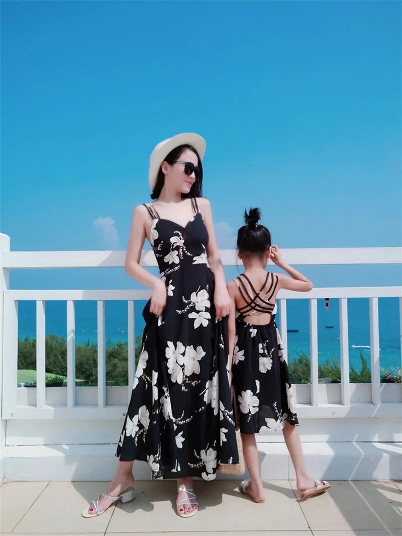 2024 Family Matching Outfits Dresses Summer Mother Daughter Dress Fashion Clothing Girl Mom Daughter Chiffon Beach Dress Clothes