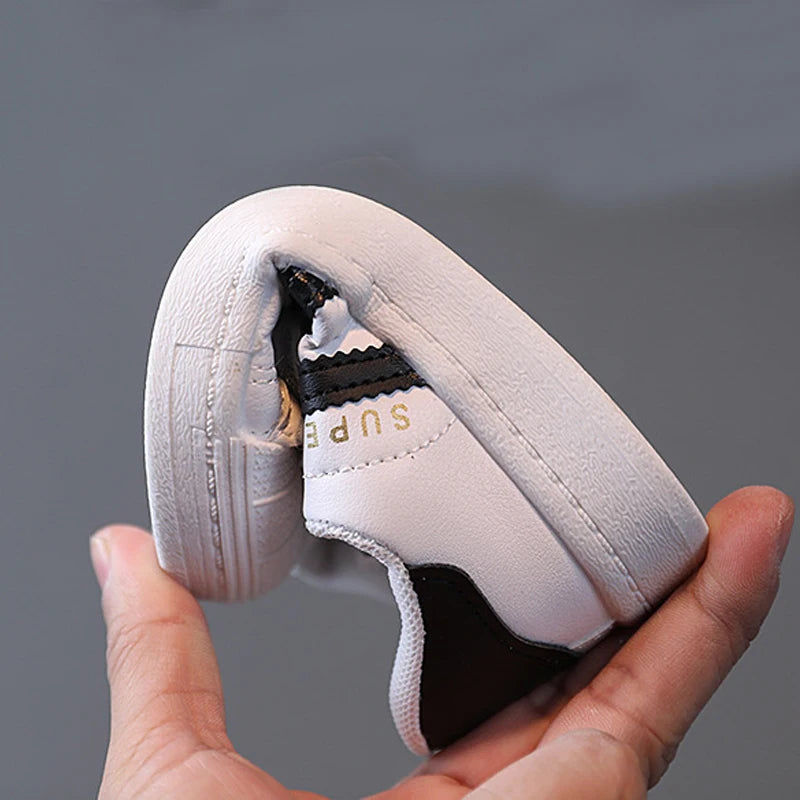 Zapatillas de deporte para niños, diseño de moda, blancas antideslizantes, zapatos casuales para niños y niñas, zapatillas transpirables con velcro, zapatos de exterior para niños pequeños.
