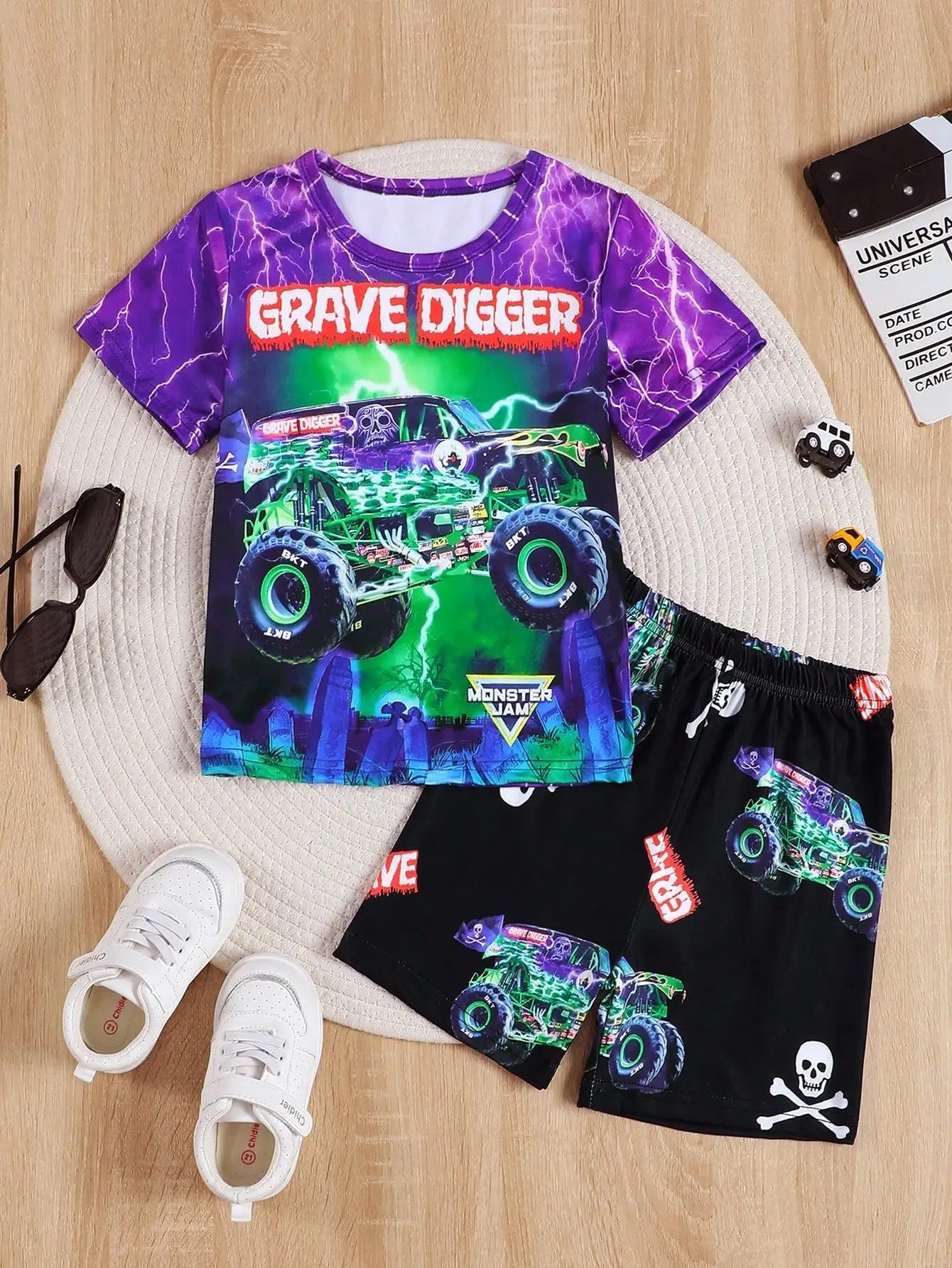 Jungen Sommerkleidung - kurzärmliges Oberteil und Shorts mit Cartoon-Autodruck, stylisch, lässig, bequem
