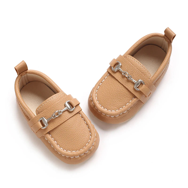 Zapatos de bebé primavera y otoño, suela blanda antideslizante, resistente al desgaste, a la moda, versátiles, para interior y exterior, tipo mocasín, parte superior de PU