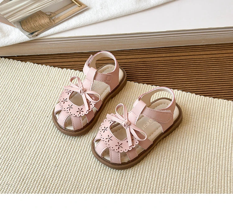 2026 Baby girl sandals, summer soft-soled princess shoes for girls, breathable perforated toe shoes, and baby walking shoes