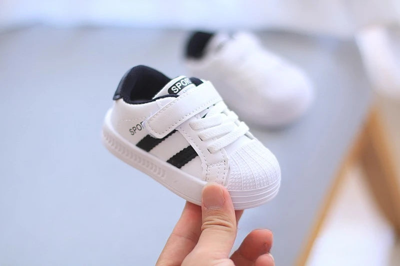 2026 autumn and winter new baby casual sports shoes for boys and girls outdoor breathable non slip comfortable walking shoes
