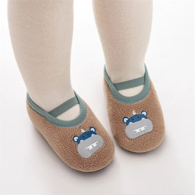 Zapatos antideslizantes de dibujos animados para bebés y niñas, zapatillas de invierno para interior y exterior, primeros zapatos para caminar para bebés con suela de goma