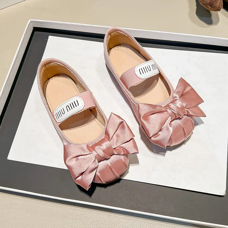 Baby Girls Beautiful Hollow Flat Sandals 2026 Casual Soft Cartoon Bow Students Cute Comfortable Elegant Kids Daily Summer
