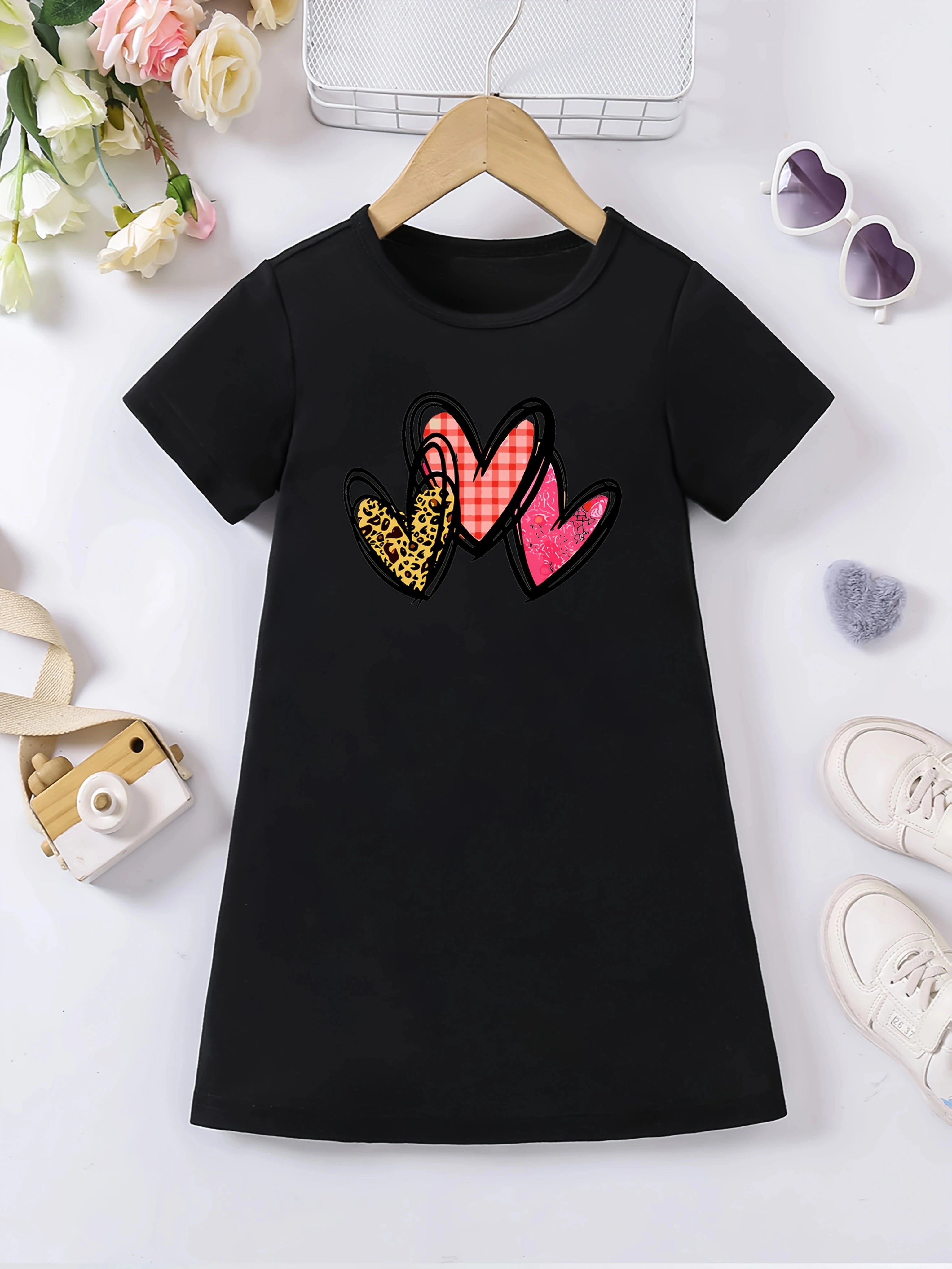 Bonito mono informal de verano para niña con estampado de amor, vestido de mezcla de fibra de poliéster suave, transpirable y elástico.