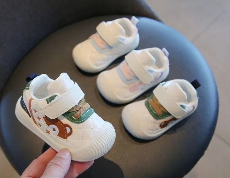 Soft Sole Toddler Shoes for Babies Anti Slip First Walkers with Secure Fit Cute Cartoon Design Sneakers for Spring Autumn
