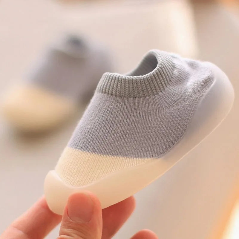 Zapatos de bebé Primeros pasos para niños pequeños Botas de punto para bebés y niñas Suela de goma suave antideslizante Zapatos informales de piso Descalzos