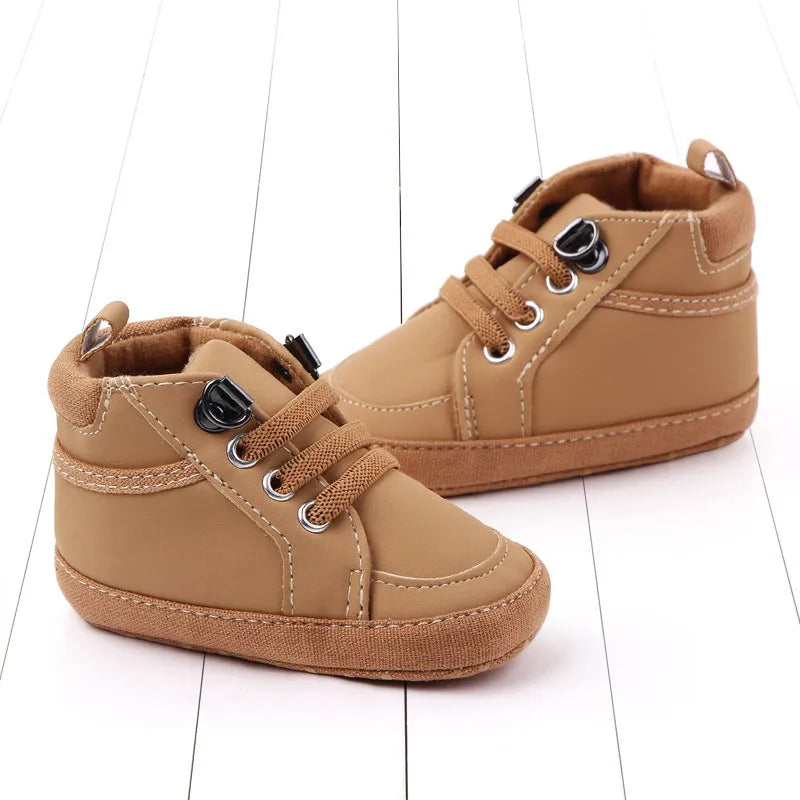 Brand Neugeborenes Baby Junge Schuhe Weiche Sohle Krabbelschuhe Warme Stiefel Anti-Rutsch Sneaker Einfarbig PU Lauflernschuhe für 1 Jahr alt 0-18 Monate