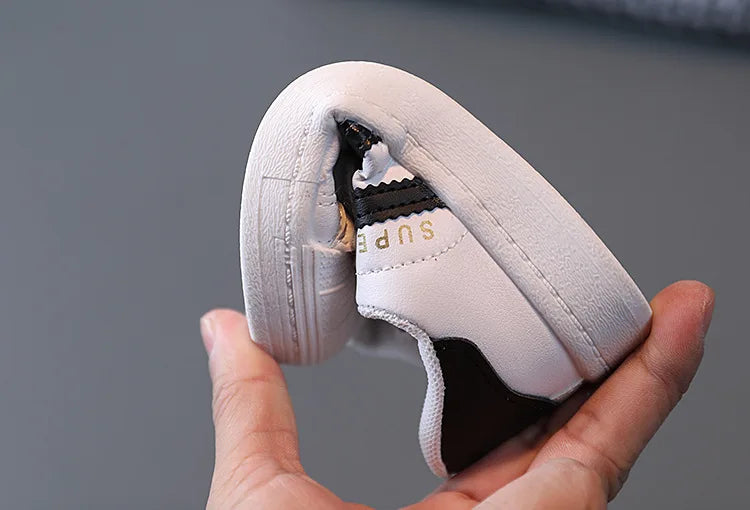Zapatillas de deporte para niños, diseño de moda, blancas antideslizantes, zapatos casuales para niños y niñas, zapatillas transpirables con velcro, zapatos de exterior para niños pequeños.