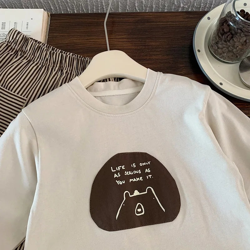 2025 Neue Herbstkleidung für Jungen mit langärmeligen Cartoon-Patch-T-Shirts Trendige Kinderbekleidung