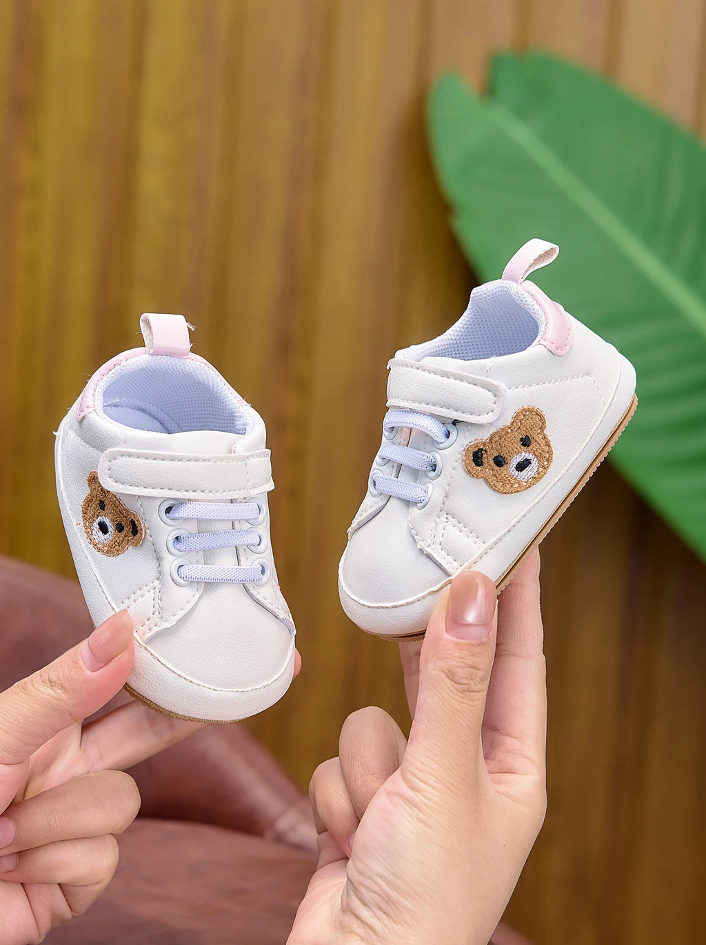 Spring and Autumn Baby Sneakers, Cartoon Bear Embroidery Baby Shoes, Soft-Soled Non-Slip Newborn Walking Shoes, 0-12 Months Unisex Toddler Shoes