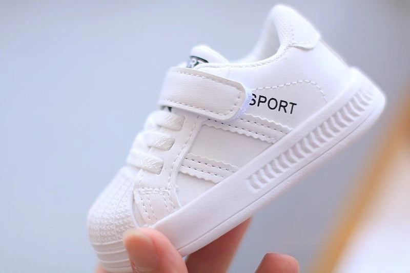 2026 autumn and winter new baby casual sports shoes for boys and girls outdoor breathable non slip comfortable walking shoes