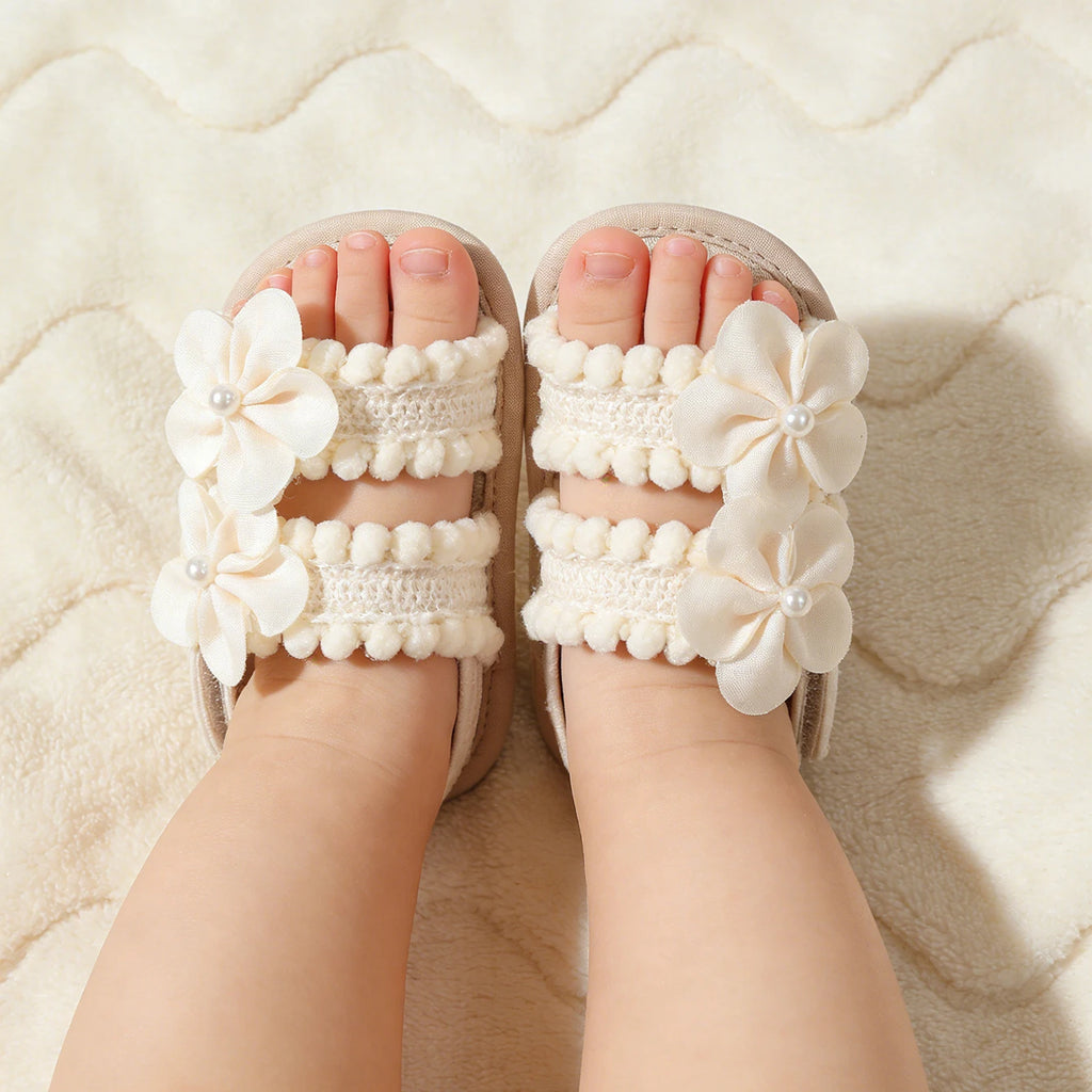 Cute princess baby shoes with spring and autumn small flower soft sole suitable for 0-1 year old babies to wear
