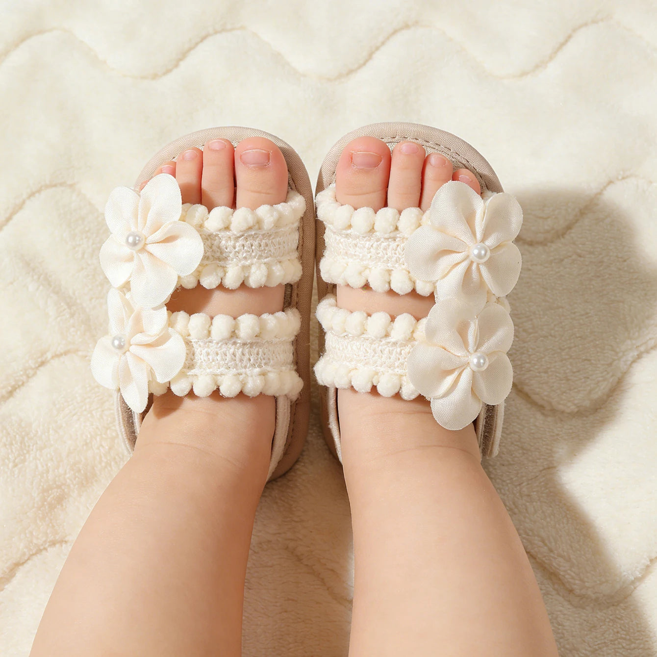 Cute princess baby shoes with spring and autumn small flower soft sole suitable for 0-1 year old babies to wear