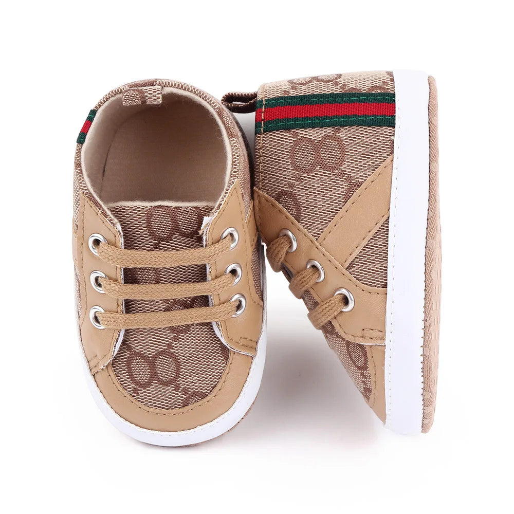 Neugeborenen-Babyschuhe Lässige High-Top-Modell Non-Slip Sneakers Jungen Weiche Sohle Rutschfeste Kleinkind-Outdoor-Schuhe Lauflernschuhe