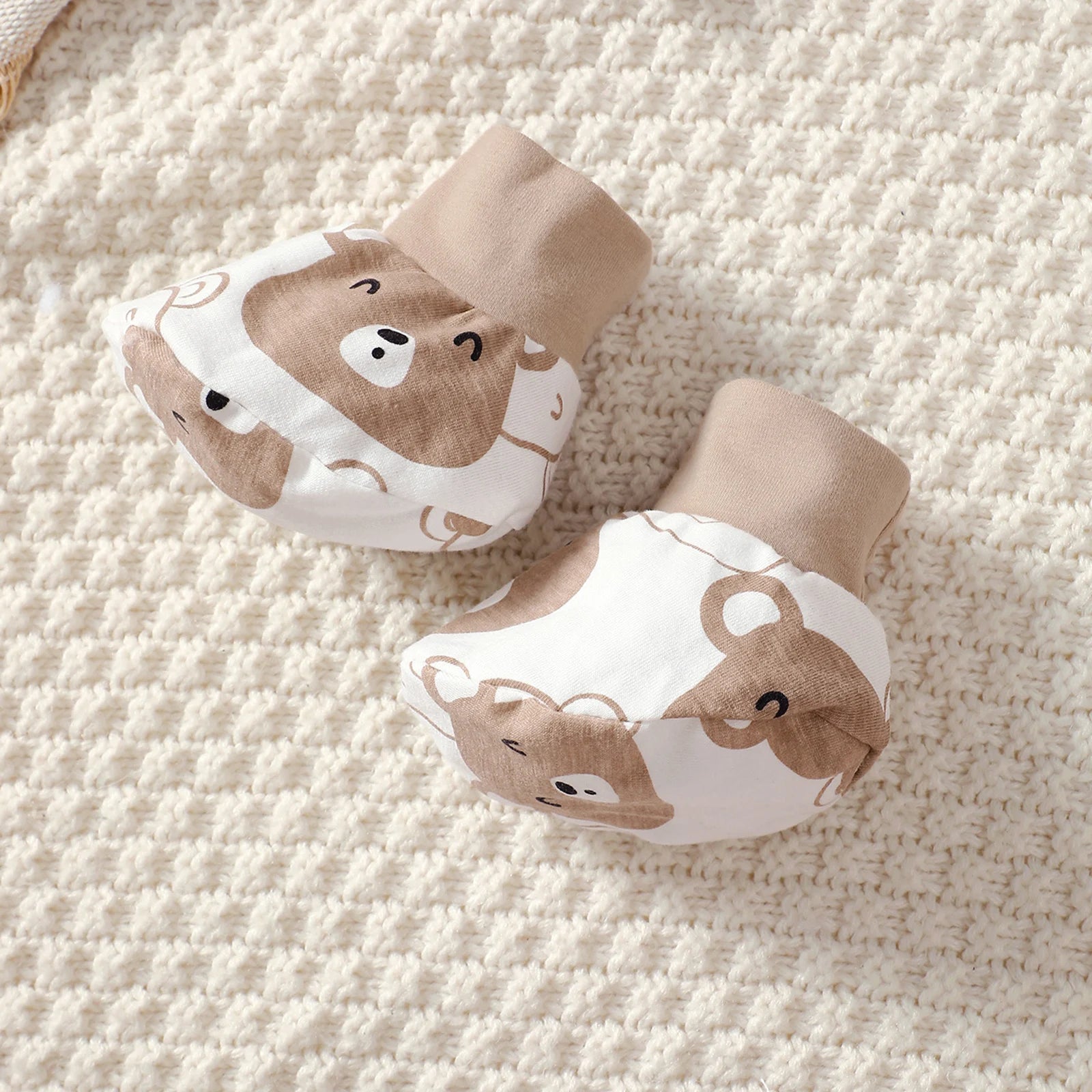 Newborn 4pcs Baby boy Bear printed Bodysuit+Pants+Hat+Socks Set Suitable for Babies 0-9 Months Spring Autumn Fashionable Set