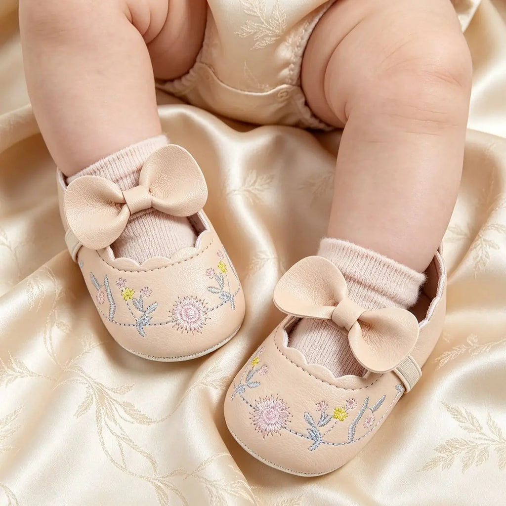 Baby walking shoes women's spring and autumn styles apricot butterfly bow embroidered soft sole breathable soft sole shoes