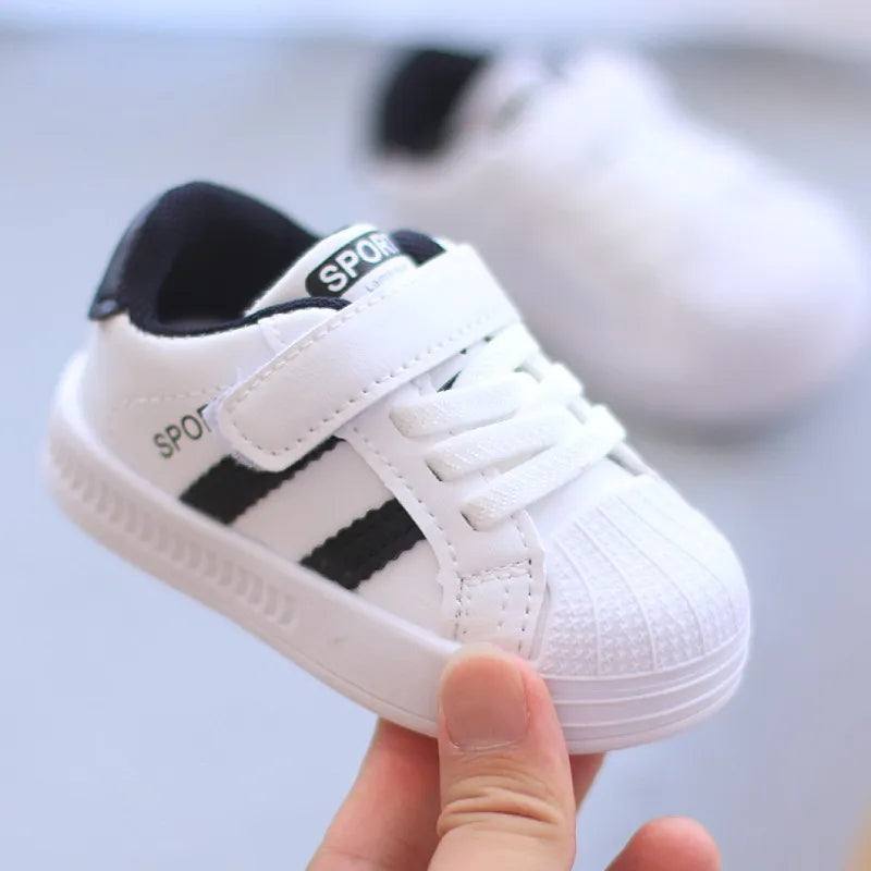 2026 autumn and winter new baby casual sports shoes for boys and girls outdoor breathable non slip comfortable walking shoes