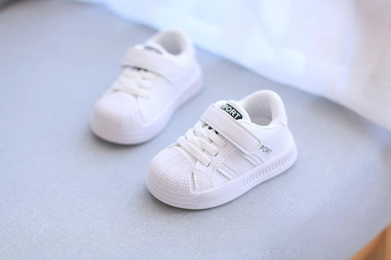 2026 autumn and winter new baby casual sports shoes for boys and girls outdoor breathable non slip comfortable walking shoes