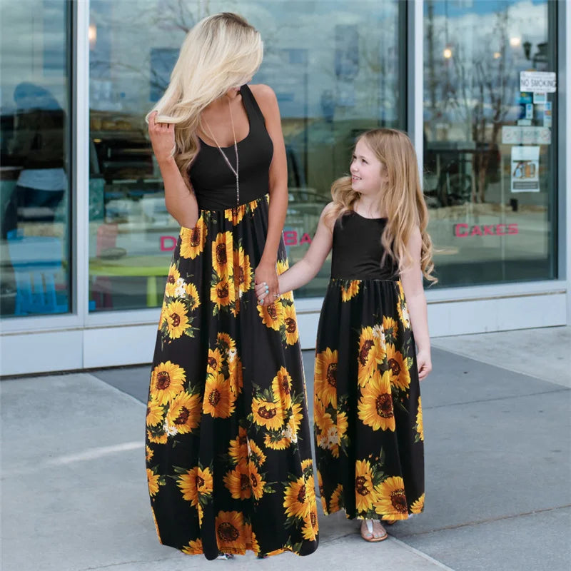 2026 New Fashion Mother Daughter Matching Dresses Family Sets Floral Woman Girls Long Dress Outfits Sleeveless Family Look Dress