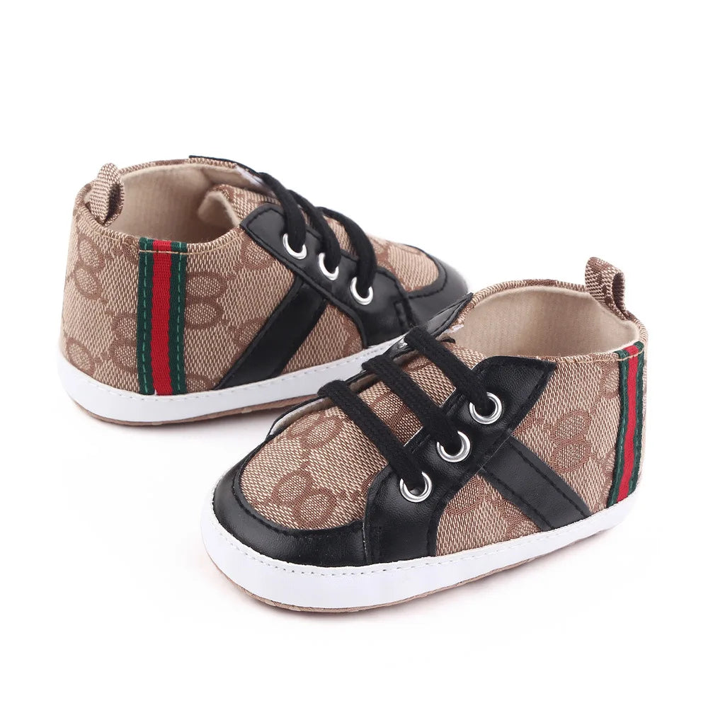 Neugeborenen-Babyschuhe Lässige High-Top-Modell Non-Slip Sneakers Jungen Weiche Sohle Rutschfeste Kleinkind-Outdoor-Schuhe Lauflernschuhe