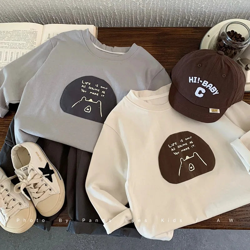 2025 Neue Herbstkleidung für Jungen mit langärmeligen Cartoon-Patch-T-Shirts Trendige Kinderbekleidung