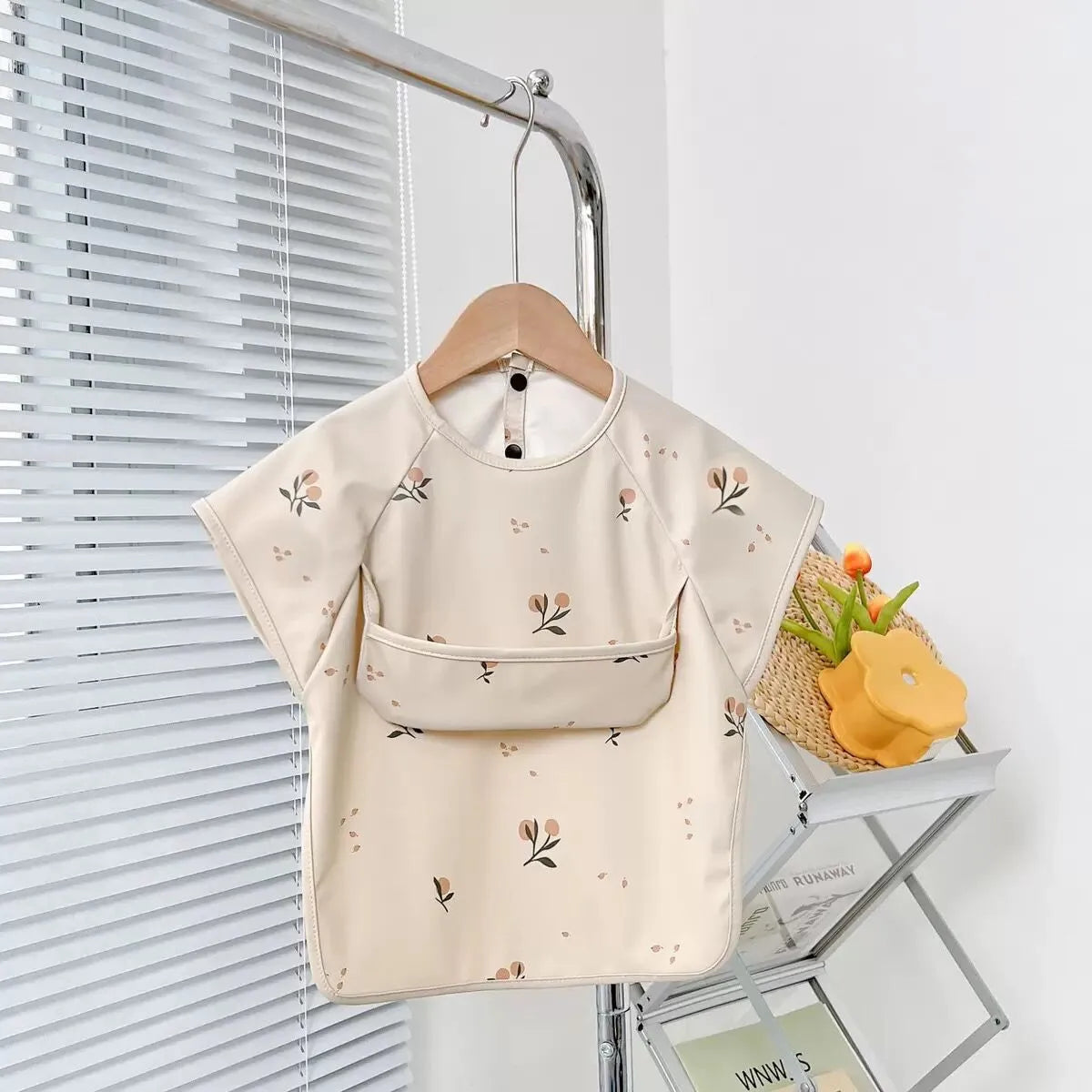Newborn Baby Bibs Blouse Waterproof No-sleeved Reverse Dressing Infant Eating Clothes Apron Bib Protective Clothing