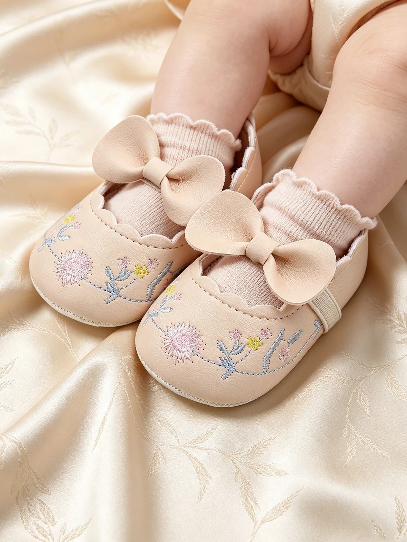 Baby walking shoes women's spring and autumn styles apricot butterfly bow embroidered soft sole breathable soft sole shoes