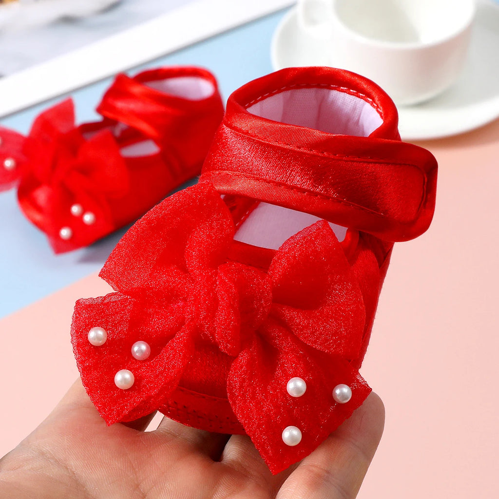 Baby non-slip learning walking shoes, cute bow design, soft flat shoes for infants, suitable for indoor parties and gatherings.