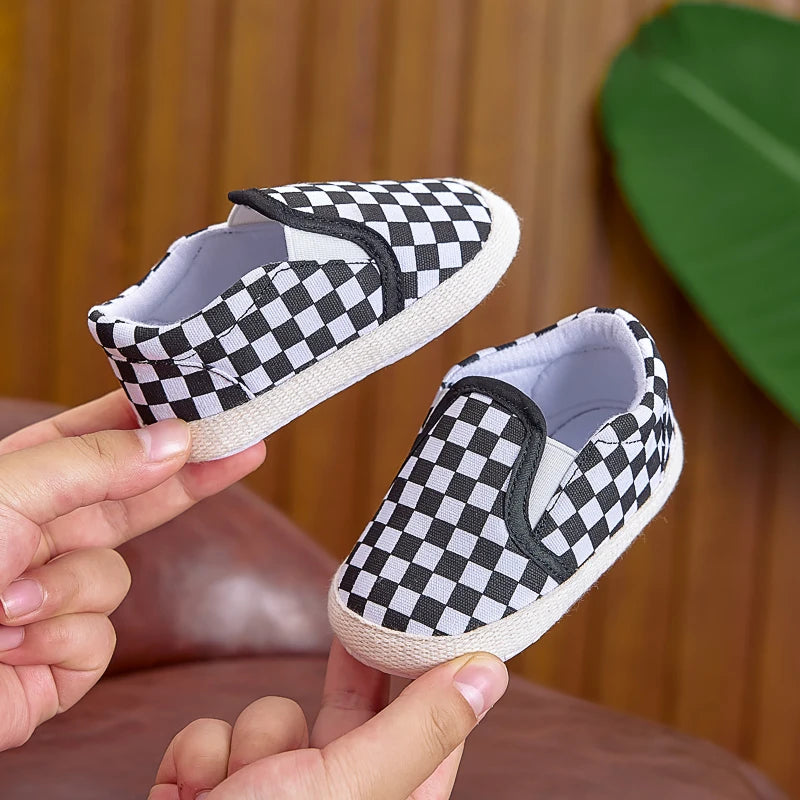 Spring, Autumn, and Summer Cloth Shoes for Babies Aged 0-1, Casual and Fashionable Slip-On Soft-Soled Shoes for Boys and Girls, Suitable for Both Indoor and Outdoor Use