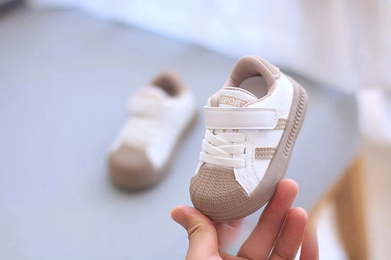 2026 autumn and winter new baby casual sports shoes for boys and girls outdoor breathable non slip comfortable walking shoes