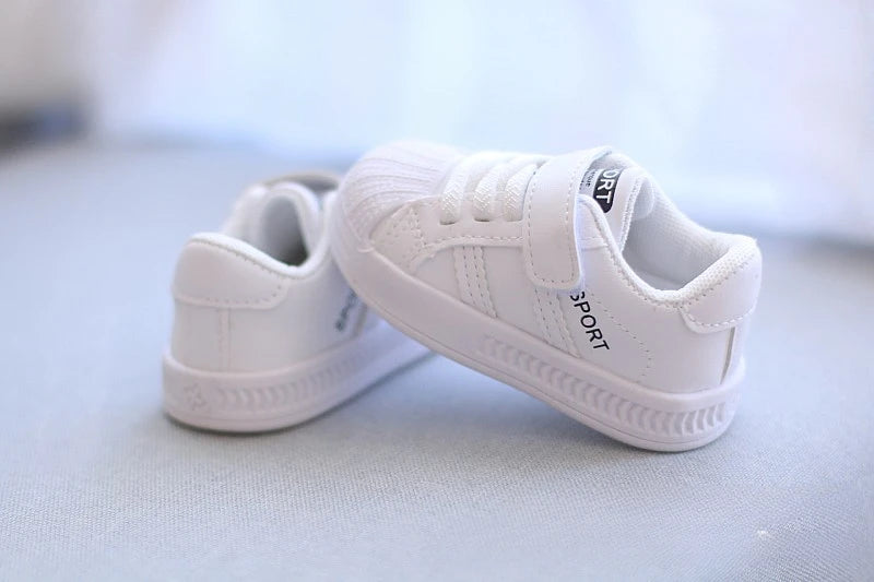 2026 autumn and winter new baby casual sports shoes for boys and girls outdoor breathable non slip comfortable walking shoes