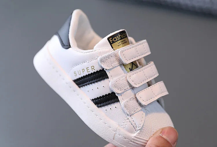 Zapatillas de deporte para niños, diseño de moda, blancas antideslizantes, zapatos casuales para niños y niñas, zapatillas transpirables con velcro, zapatos de exterior para niños pequeños.