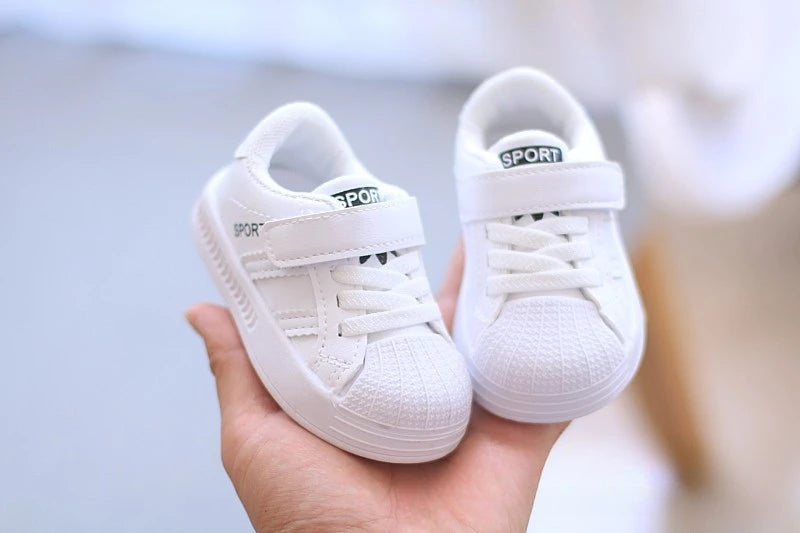 2026 autumn and winter new baby casual sports shoes for boys and girls outdoor breathable non slip comfortable walking shoes