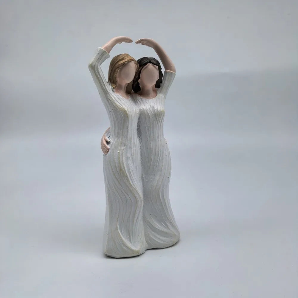 Sister Mother and Daughter Statue Resin Craft Hand-Painte Mom Daughter Finger Heart Sculptures Modern Elegant Family Sculpture