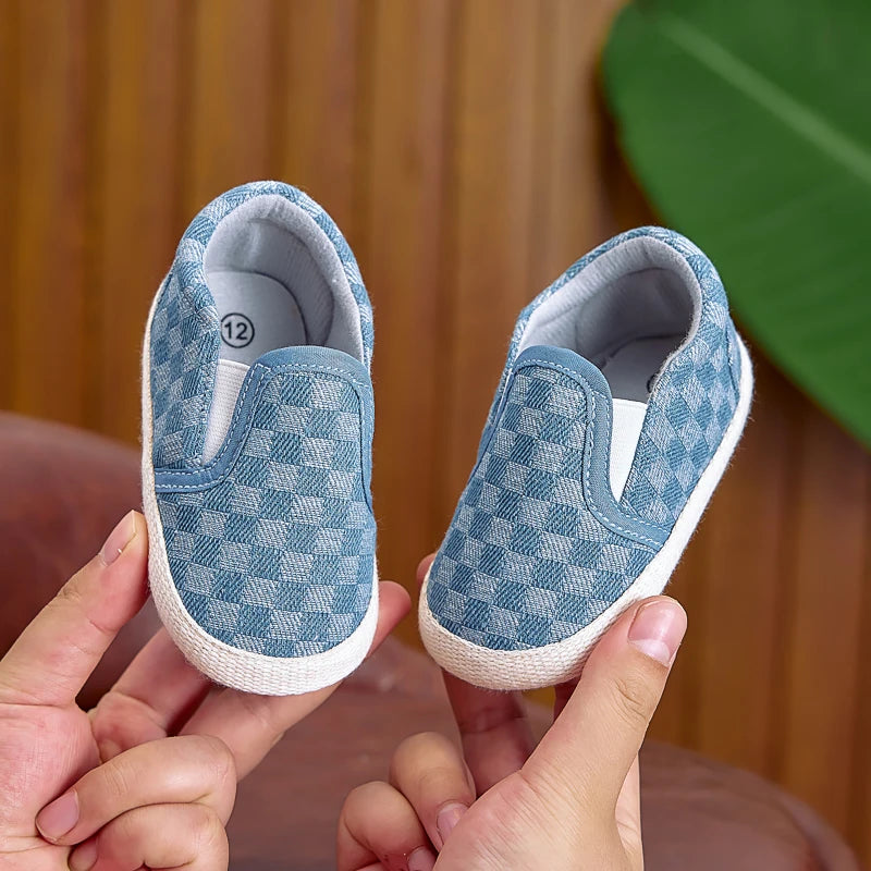 Spring, Autumn, and Summer Cloth Shoes for Babies Aged 0-1, Casual and Fashionable Slip-On Soft-Soled Shoes for Boys and Girls, Suitable for Both Indoor and Outdoor Use