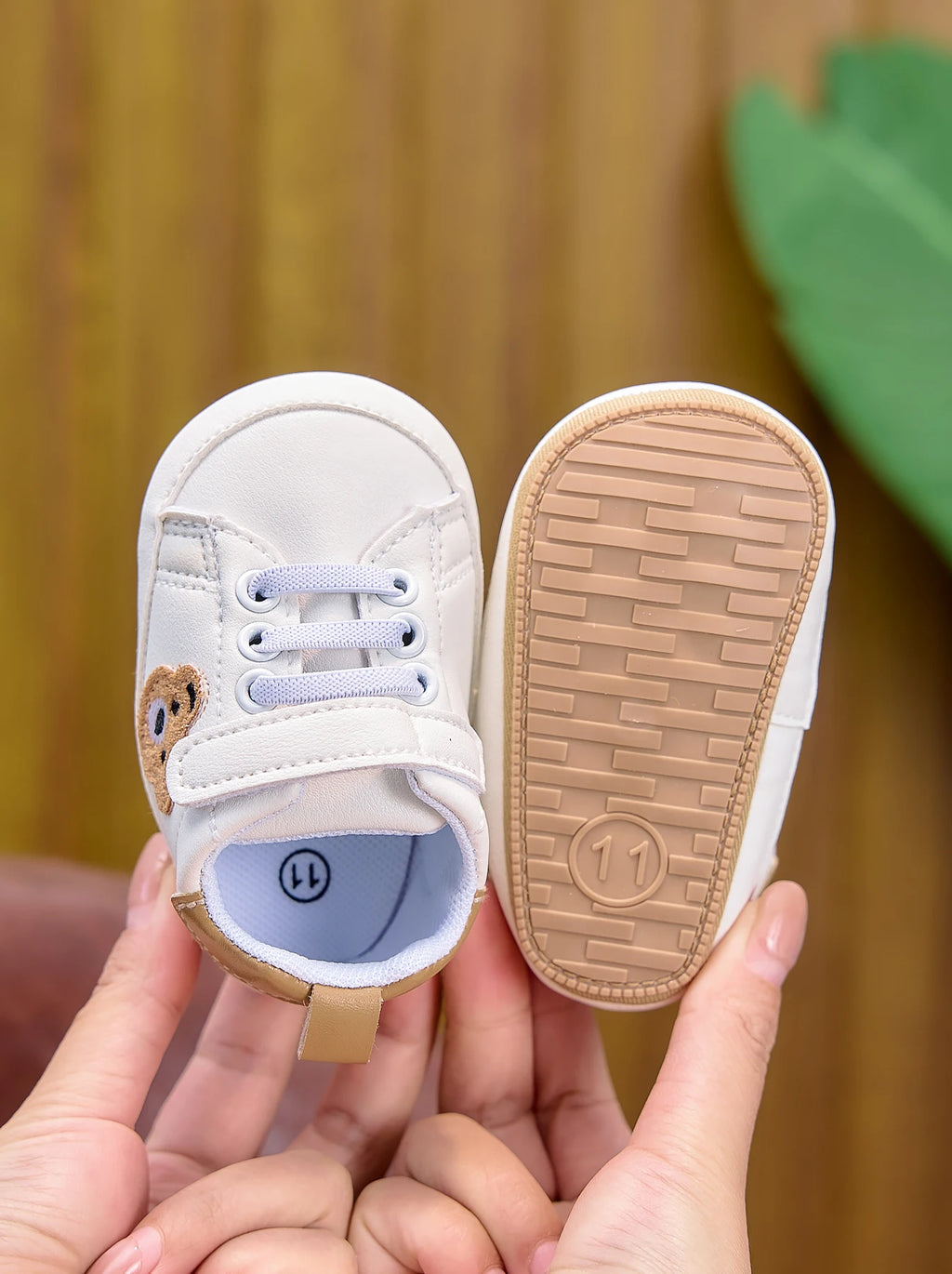Spring and Autumn Baby Sneakers, Cartoon Bear Embroidery Baby Shoes, Soft-Soled Non-Slip Newborn Walking Shoes, 0-12 Months Unisex Toddler Shoes