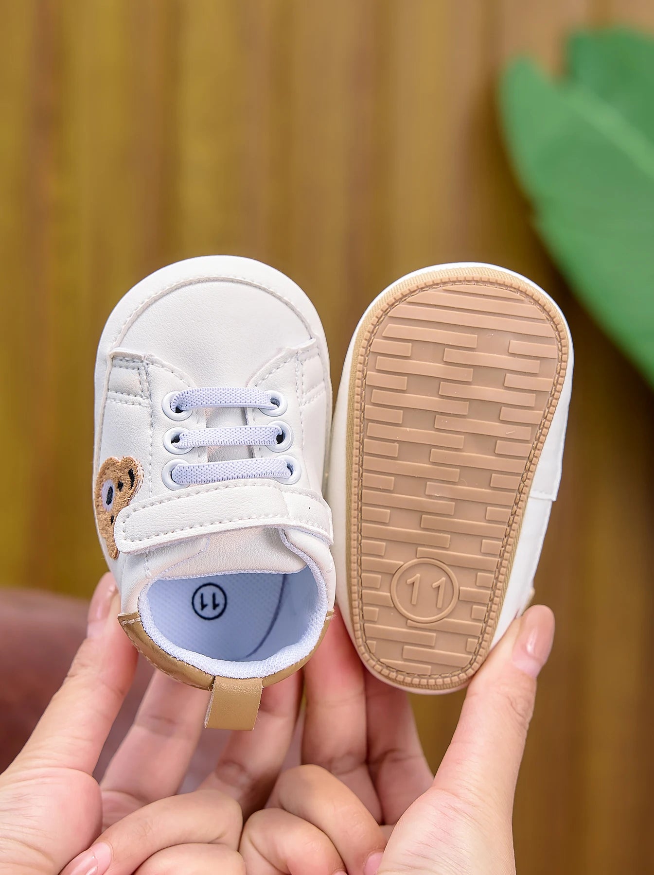 Spring and Autumn Baby Sneakers, Cartoon Bear Embroidery Baby Shoes, Soft-Soled Non-Slip Newborn Walking Shoes, 0-12 Months Unisex Toddler Shoes