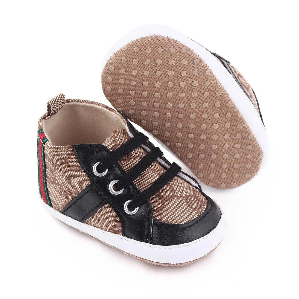 Neugeborenen-Babyschuhe Lässige High-Top-Modell Non-Slip Sneakers Jungen Weiche Sohle Rutschfeste Kleinkind-Outdoor-Schuhe Lauflernschuhe